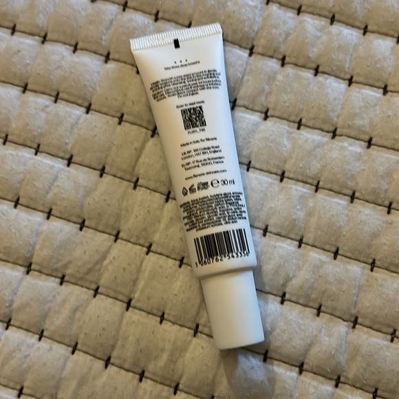 Flanerie Lily Bloom Hyaluronic Vivifying Serum - Picture 2 of 2